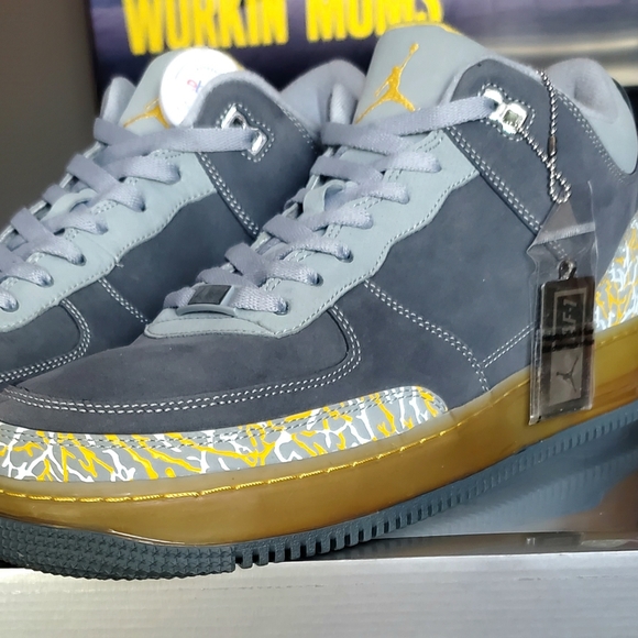 JORDAN AJF 3 "FLINT GRAY VARSITY MAIZE" SIZE 13 323626-071 - Picture 3 of 13